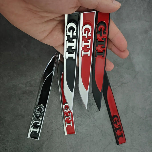 Autocollants Métal 3D GTI – latéral aile & Calandre (2 pièces)